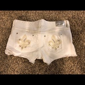 Maurice’s white jean shorts 9/10